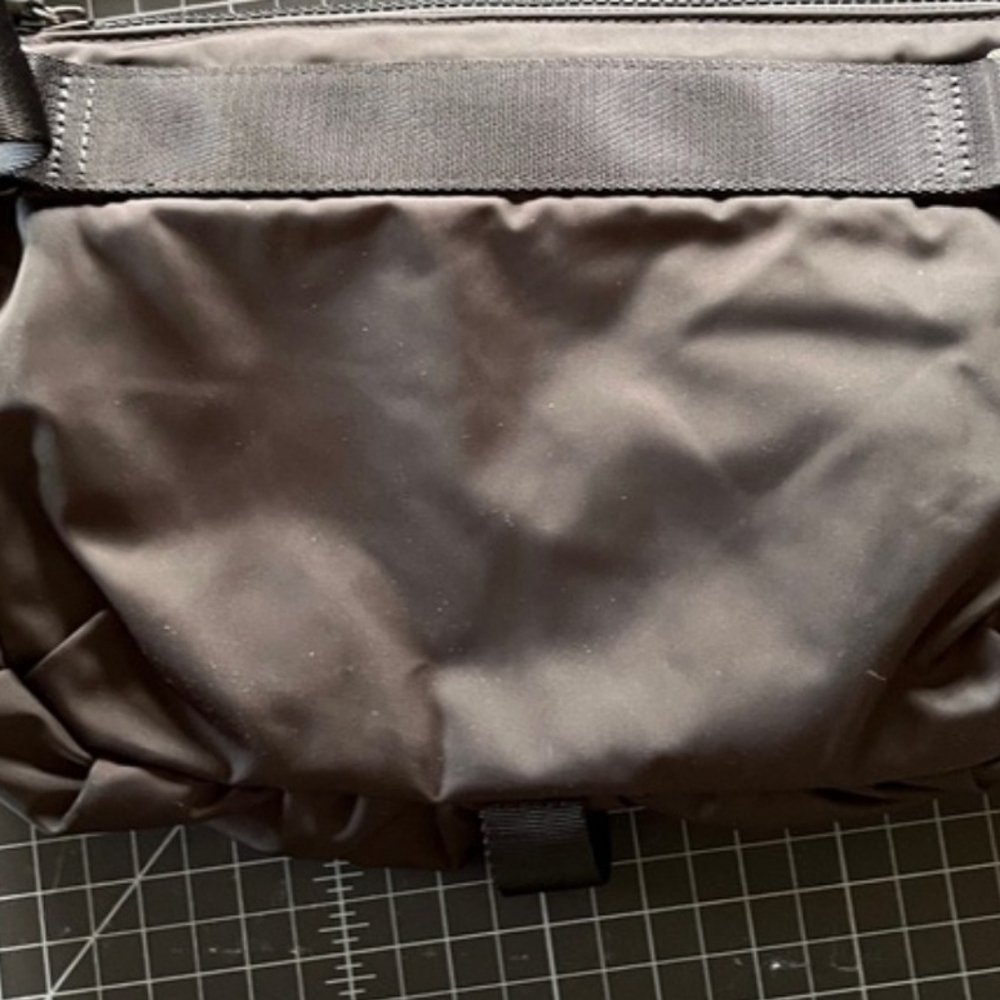 lululemon athletica Go Lightly Bag - Deep Coal - Picture 5 of 7